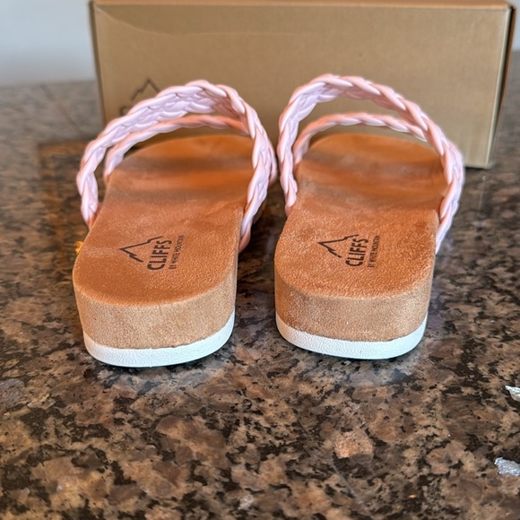 Cliffs by White Mountain pink double slide strap sandals NIB 7.5 - Picture 7 of 7